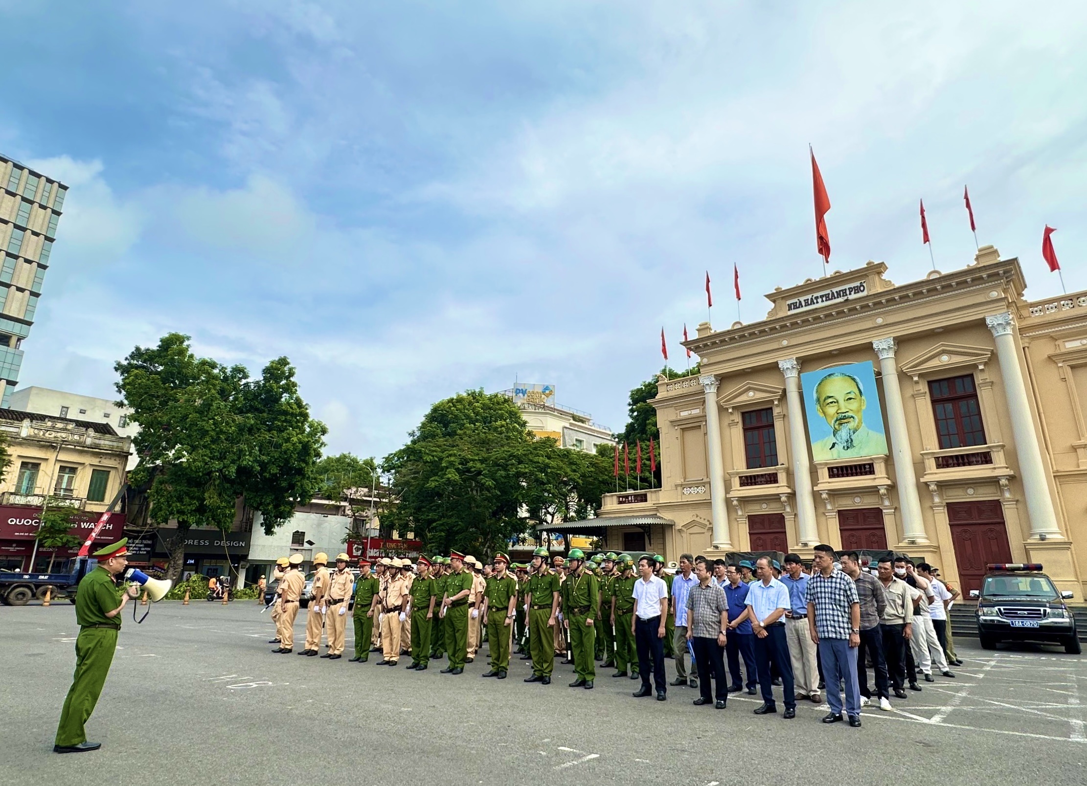 ​​​​​​​Các quận, huyện chủ động trong công tác bảo đảm trật tự an toàn giao thông